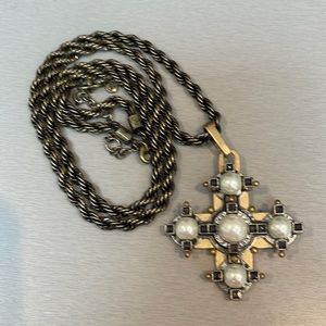 Cabi Tudor antique gold tone faux Pearl necklace